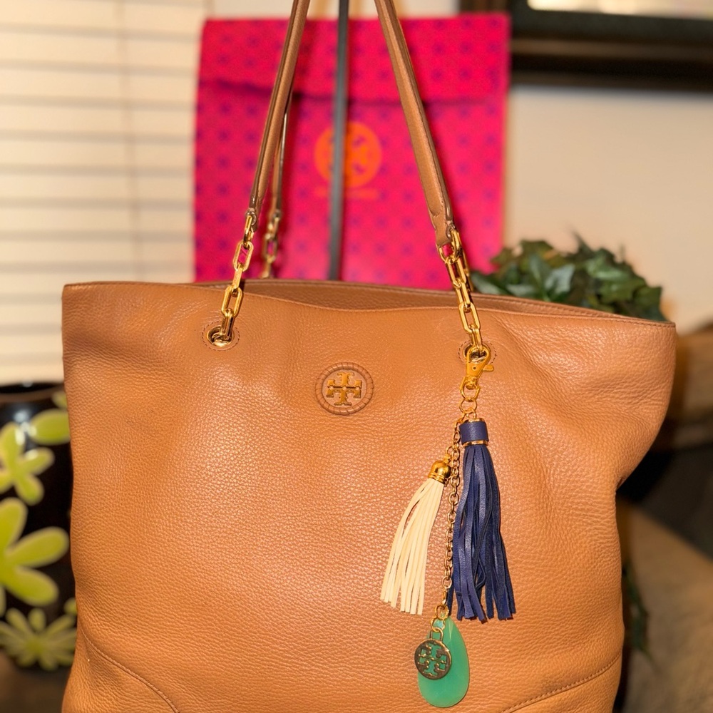Tory Burch Whipstitch Logo Leather Tote Bag ***SOLD!!***